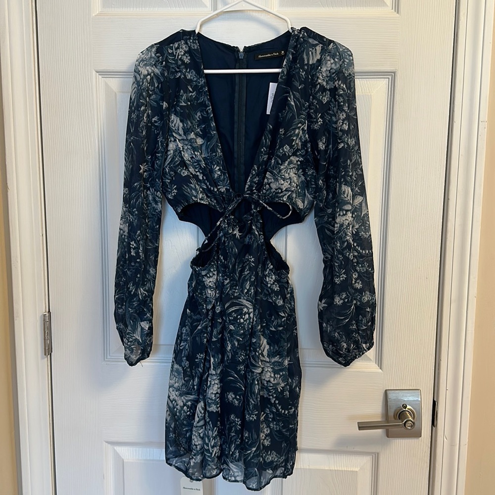 Abercrombie & Fitch Best Dressed Collection. Floral long sleeve dress.